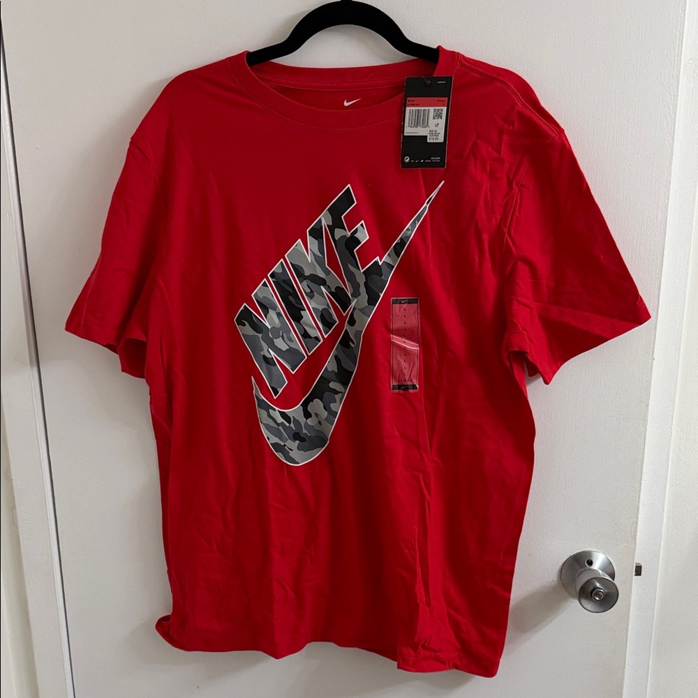 Nike Red Graphic Men's Tee L